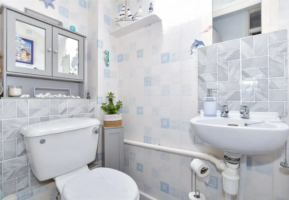 Cloakroom - Perry Street, Maidstone, Kent - Wards of Kent