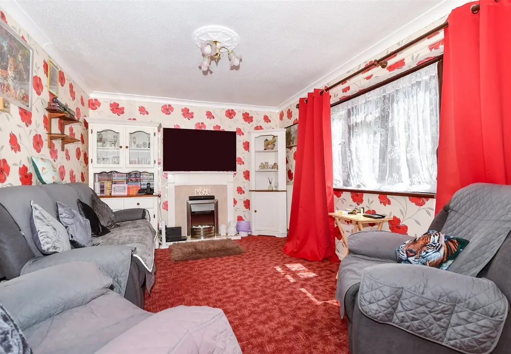 Lounge - Perry Street, Maidstone, Kent - Wards of Kent