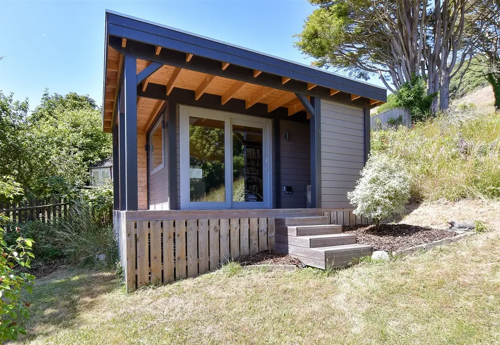 External Feature - Leeson Road, Ventnor, Isle of Wight - Wards of Kent