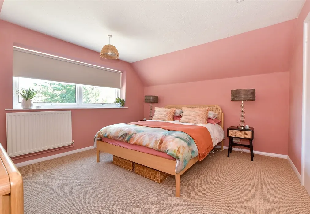Bedroom 1 - Leeson Road, Ventnor, Isle of Wight - Wards of Kent