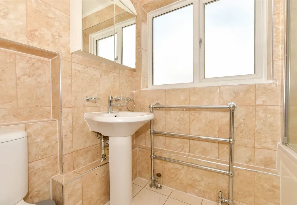 Bathroom - The Gateway, Dover, Kent - Wards of Kent