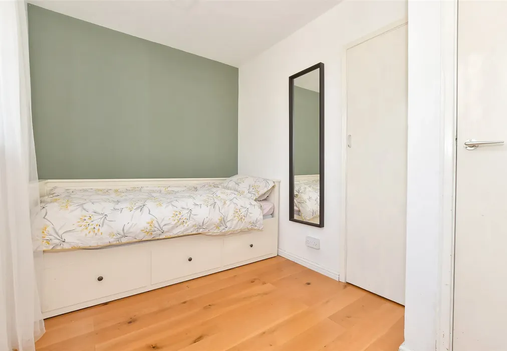 Bedroom 3 - The Gateway, Dover, Kent - Wards of Kent