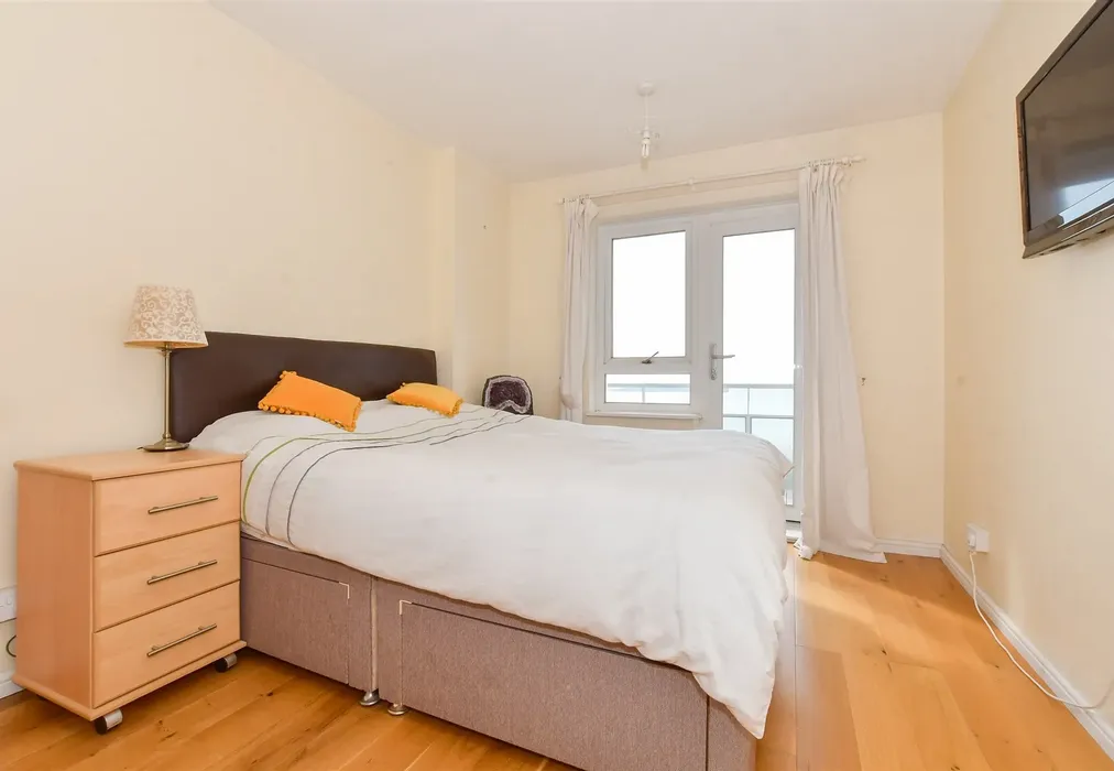 Bedroom 1 - The Gateway, Dover, Kent - Wards of Kent