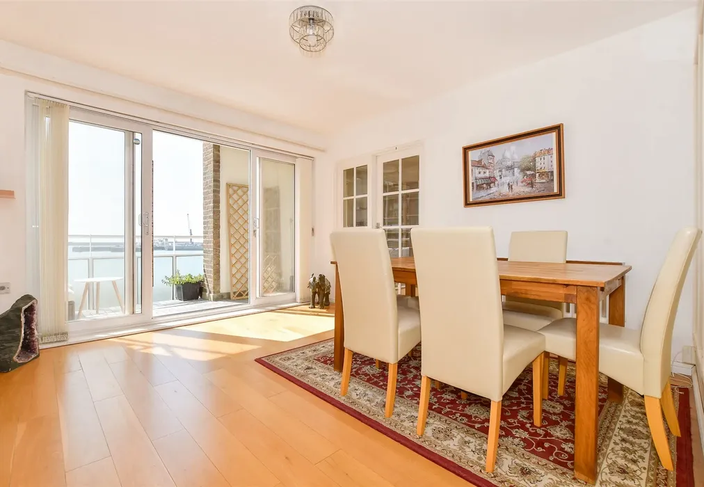 Lounge/Diner - The Gateway, Dover, Kent - Wards of Kent