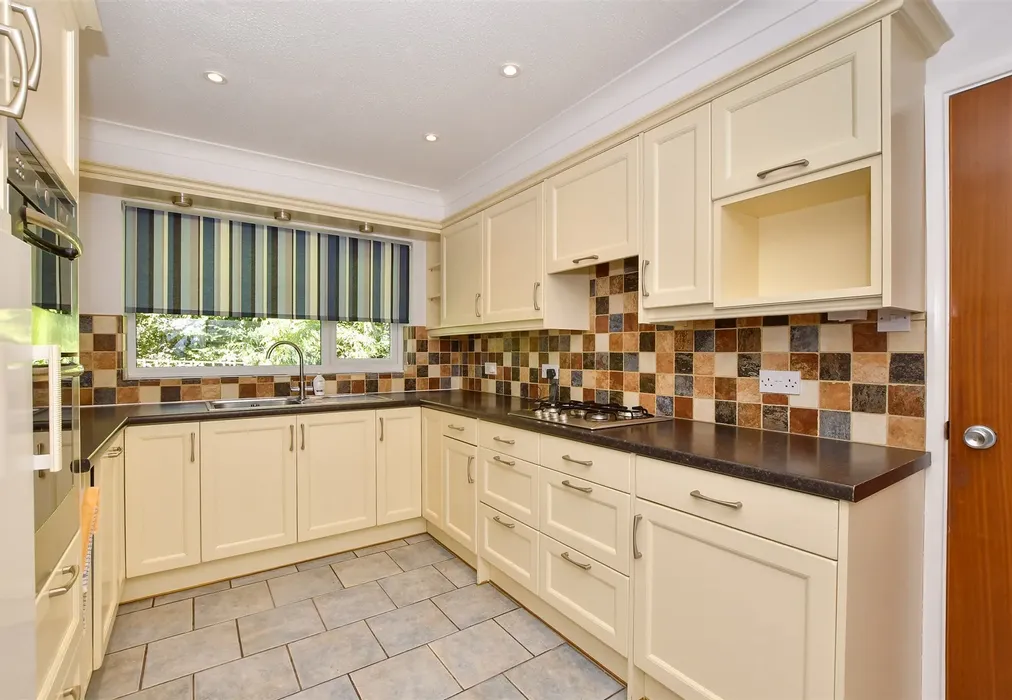 Kitchen - Beacon Walk, Tenterden, Kent - Wards of Kent