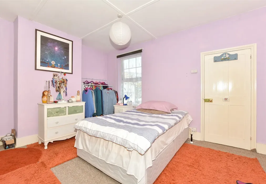 Bedroom 1 - Golf Road, Deal, Kent - Wards of Kent