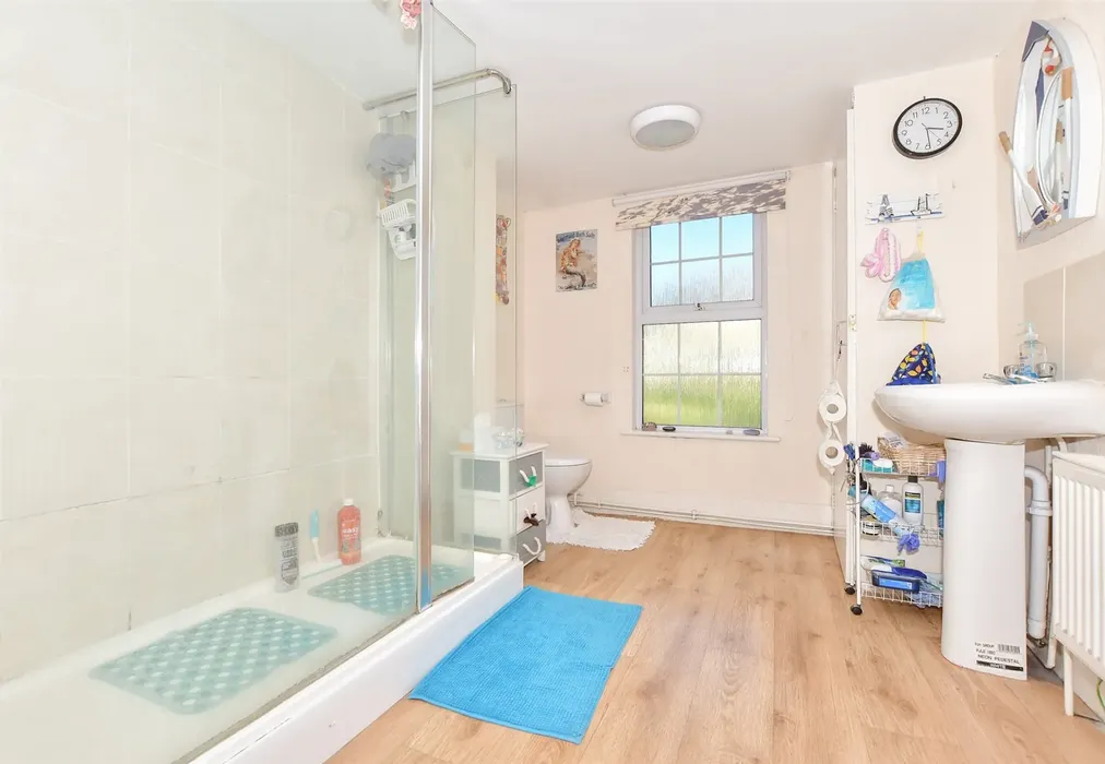 Shower Room - Golf Road, Deal, Kent - Wards of Kent
