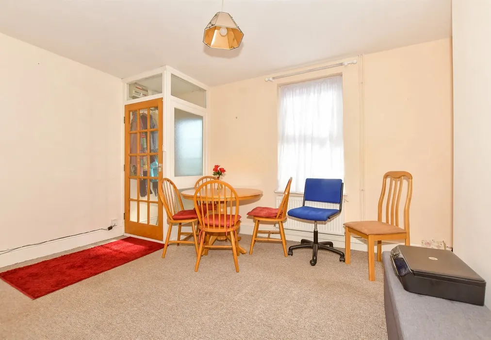 Lounge - Golf Road, Deal, Kent - Wards of Kent