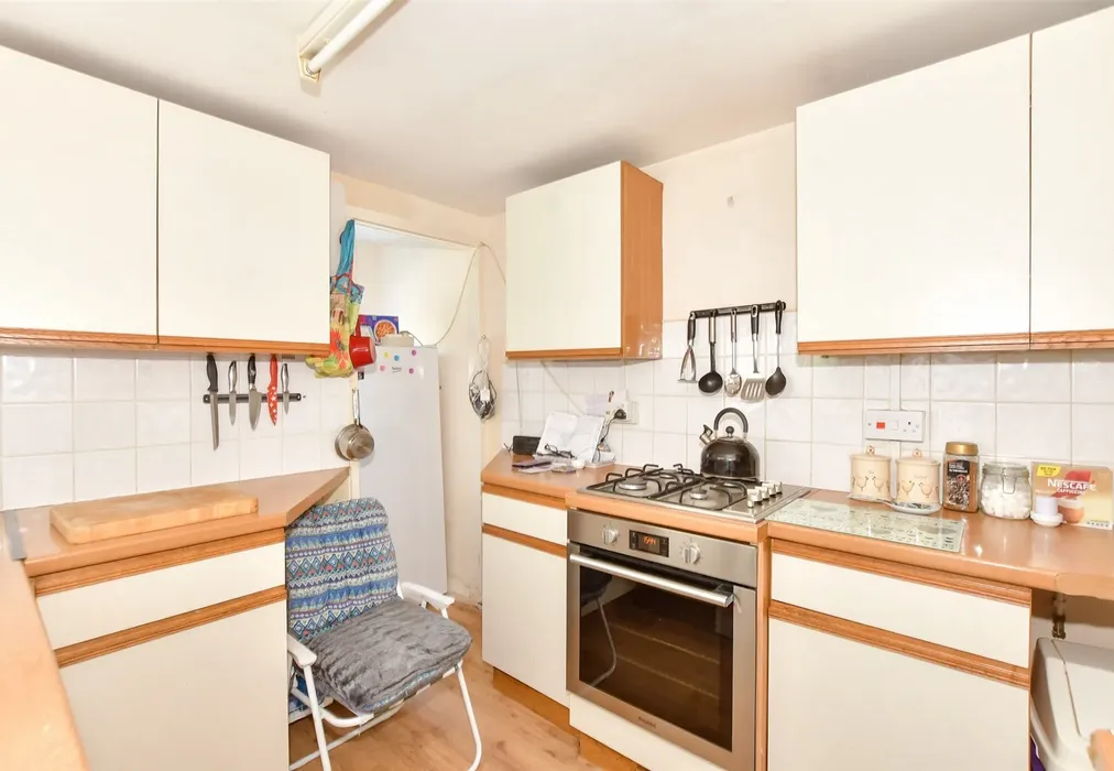Kitchen - Golf Road, Deal, Kent - Wards of Kent