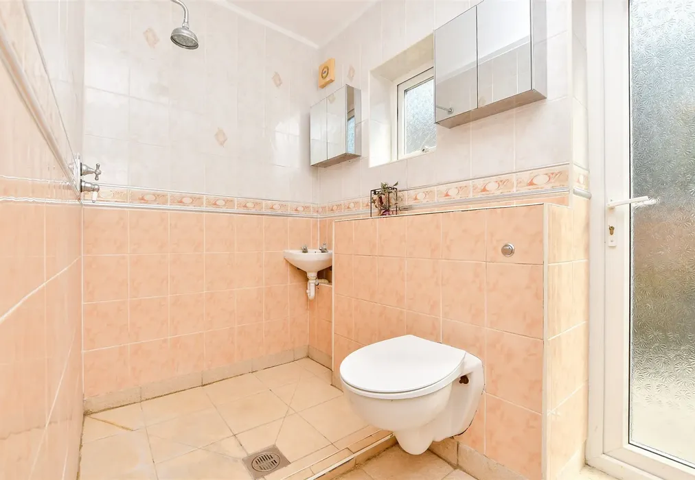 Wet Room - Margate Road, Ramsgate, Kent - Wards of Kent