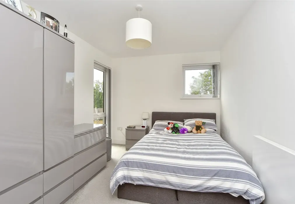 Bedroom 1 - Old Road, Chatham, Kent - Wards of Kent