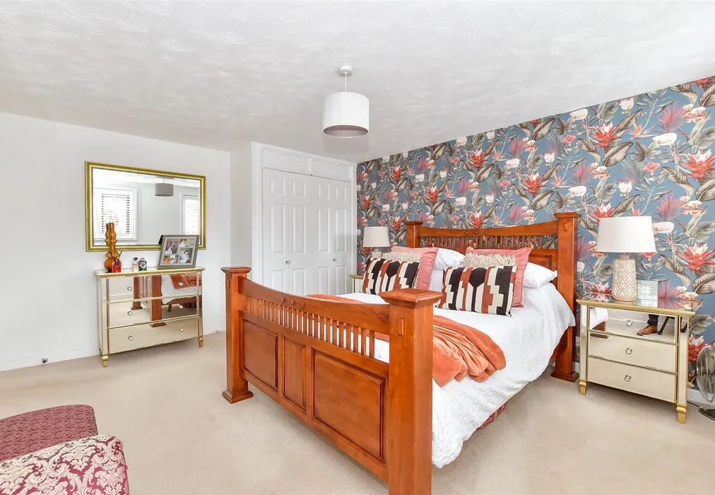 Bedroom 1 - Whichers Gate Road, Rowland's Castle, Hampshire - Wards of Kent