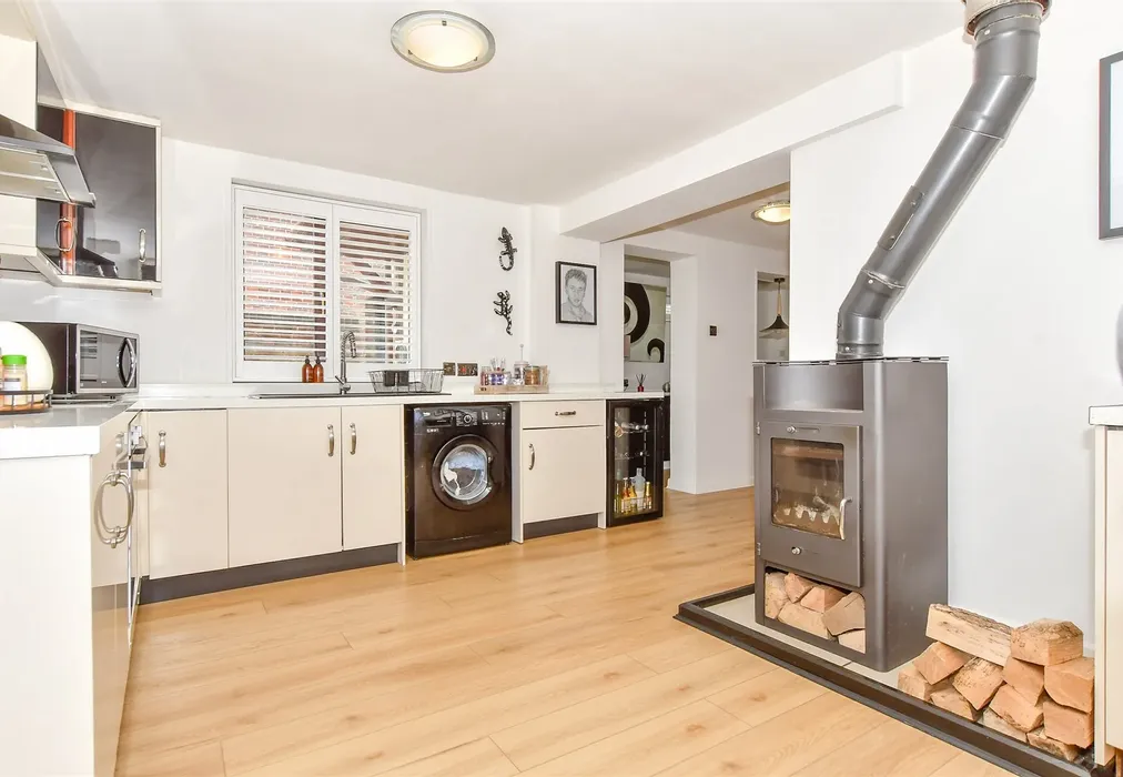 Kitchen - Whichers Gate Road, Rowland's Castle, Hampshire - Wards of Kent