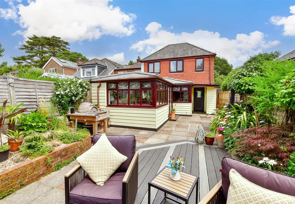 Rear Garden - Whichers Gate Road, Rowland's Castle, Hampshire - Wards of Kent