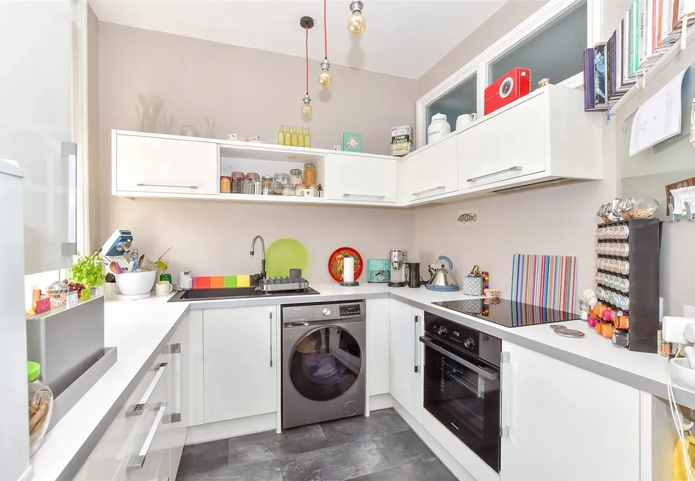 Kitchen - Nightingale Road, Southsea, Hampshire - Wards of Kent