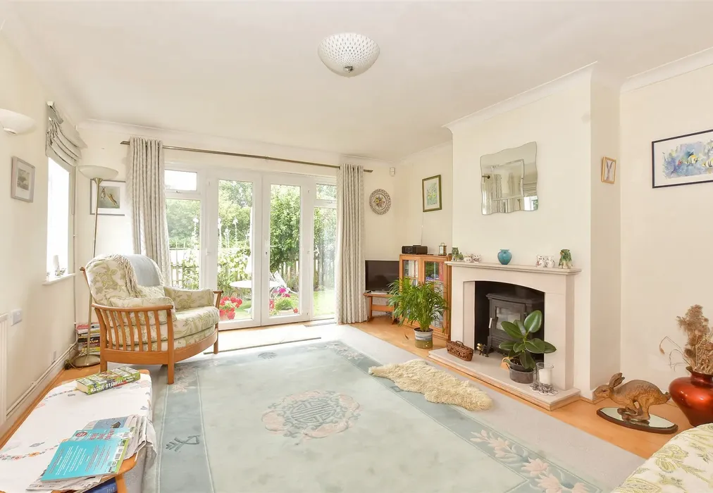 Lounge - Bekesbourne Hill, Bekesbourne, Canterbury, Kent - Wards of Kent