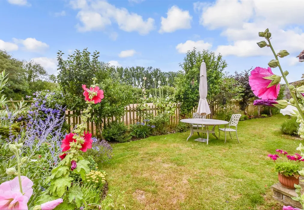 Rear Garden - Bekesbourne Hill, Bekesbourne, Canterbury, Kent - Wards of Kent