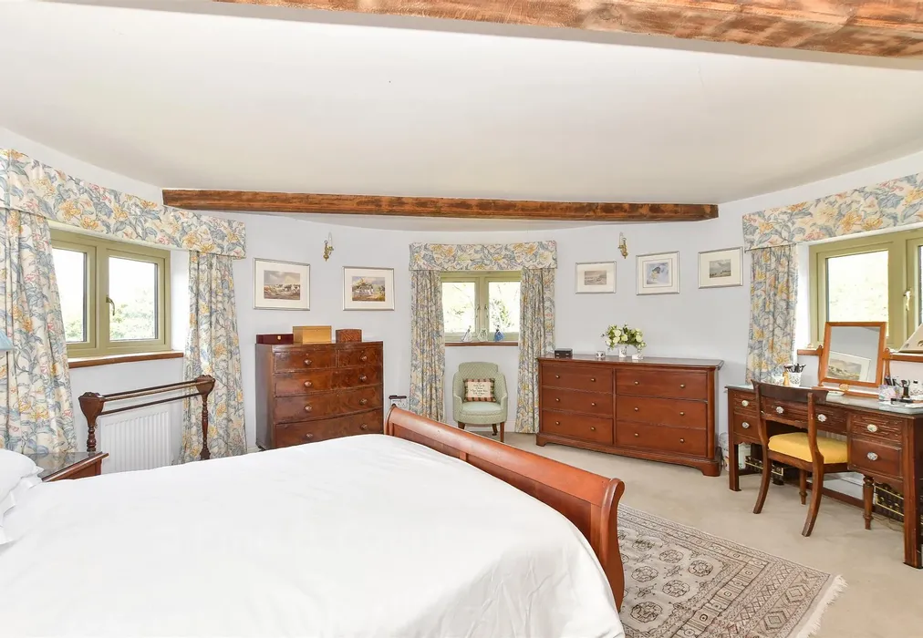 Bedroom 1 - Gillridge Lane, Crowborough, East Sussex - Wards of Kent