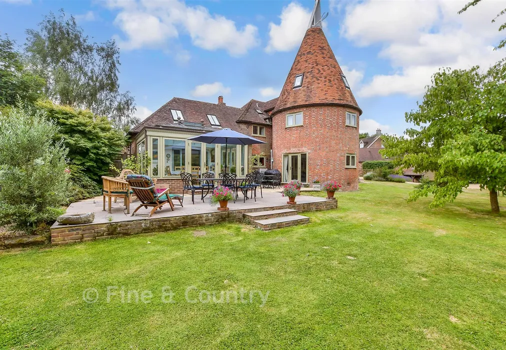 Patio / Decking - Gillridge Lane, Crowborough, East Sussex - Wards of Kent