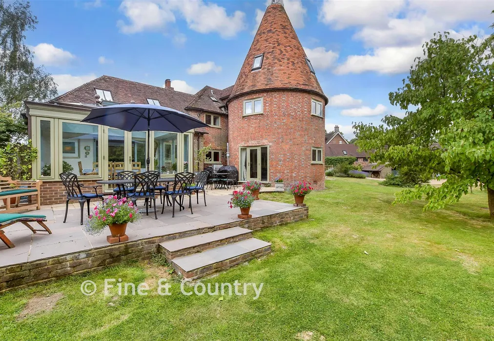 Rear Garden - Gillridge Lane, Crowborough, East Sussex - Wards of Kent