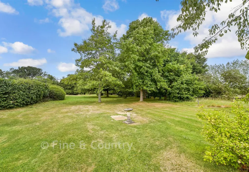 Rear Garden - Gillridge Lane, Crowborough, East Sussex - Wards of Kent