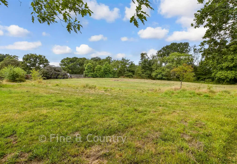 Rear Garden - Gillridge Lane, Crowborough, East Sussex - Wards of Kent