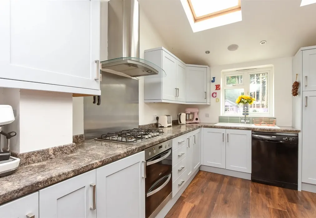 Kitchen - Dilston Road, Leatherhead, Surrey - Wards of Kent