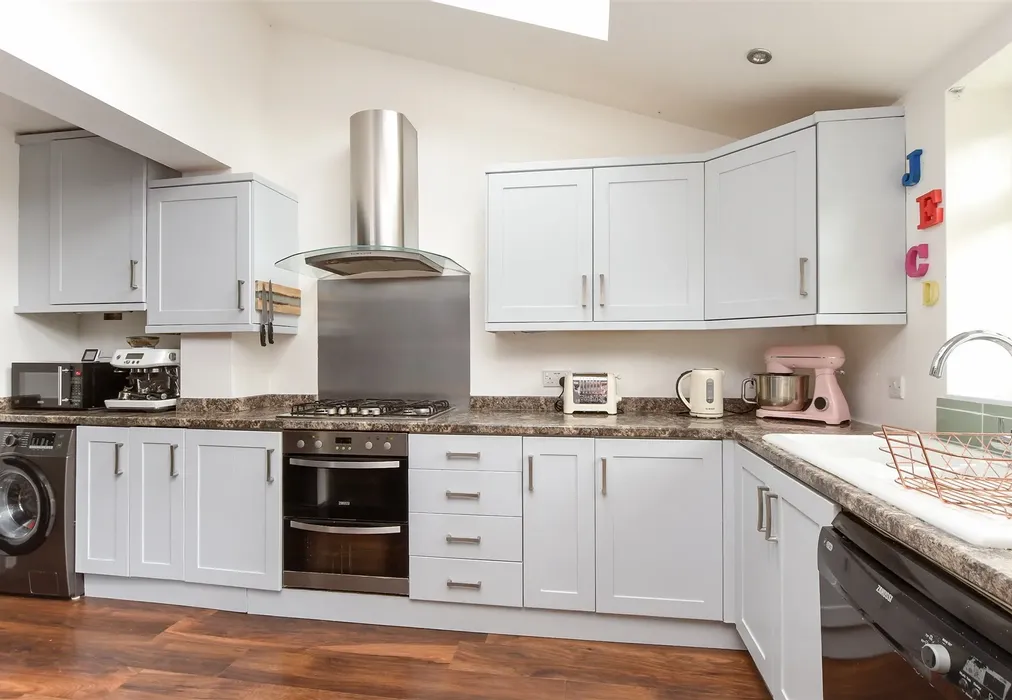 Kitchen - Dilston Road, Leatherhead, Surrey - Wards of Kent