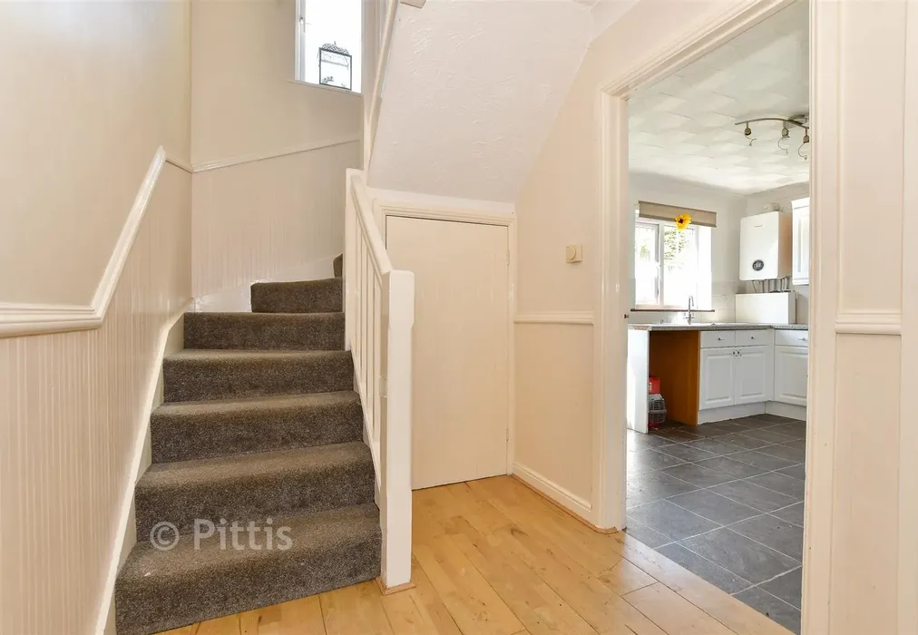 Internal Lifestyle Photograph - The Bramleys, Newport, Isle of Wight - Wards of Kent