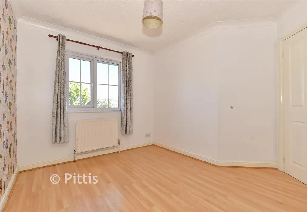 Bedroom 2 - The Bramleys, Newport, Isle of Wight - Wards of Kent