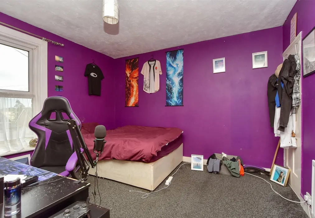 Bedroom 1 - The Street, Bapchild, Sittingbourne, Kent - Wards of Kent