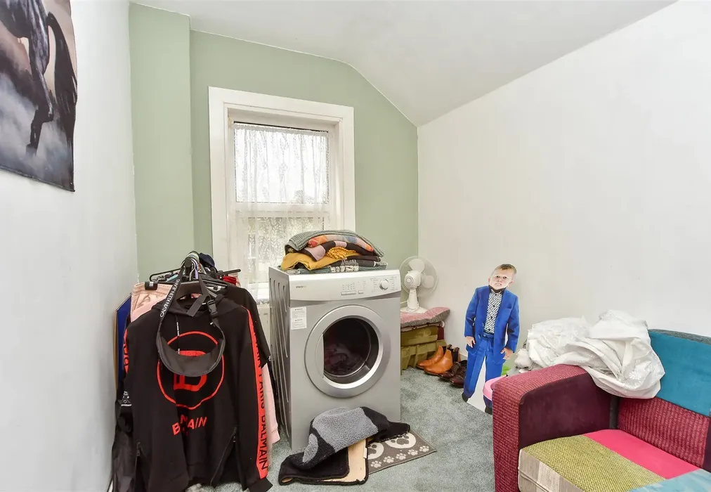 Bedroom 3 - The Street, Bapchild, Sittingbourne, Kent - Wards of Kent