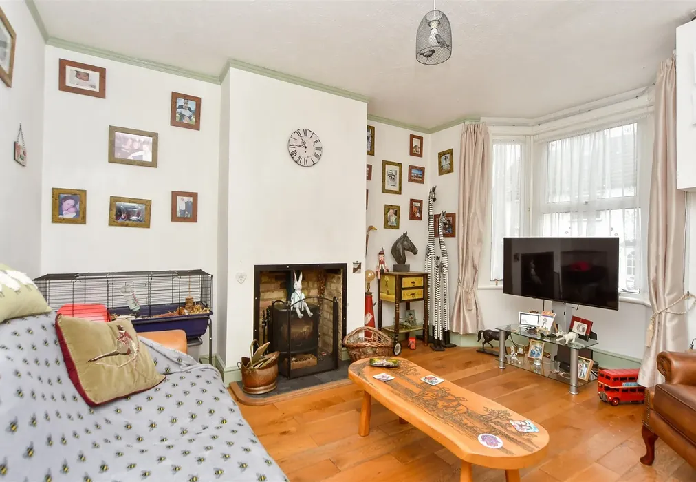 Lounge - The Street, Bapchild, Sittingbourne, Kent - Wards of Kent