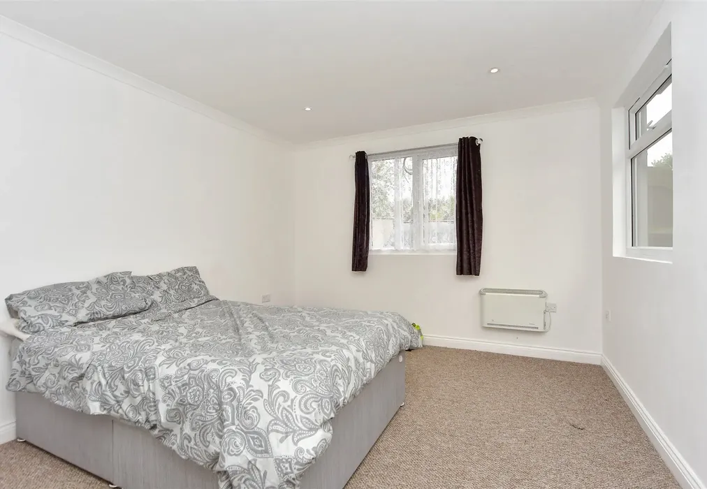 Annexe Bedroom - The Street, Bapchild, Sittingbourne, Kent - Wards of Kent