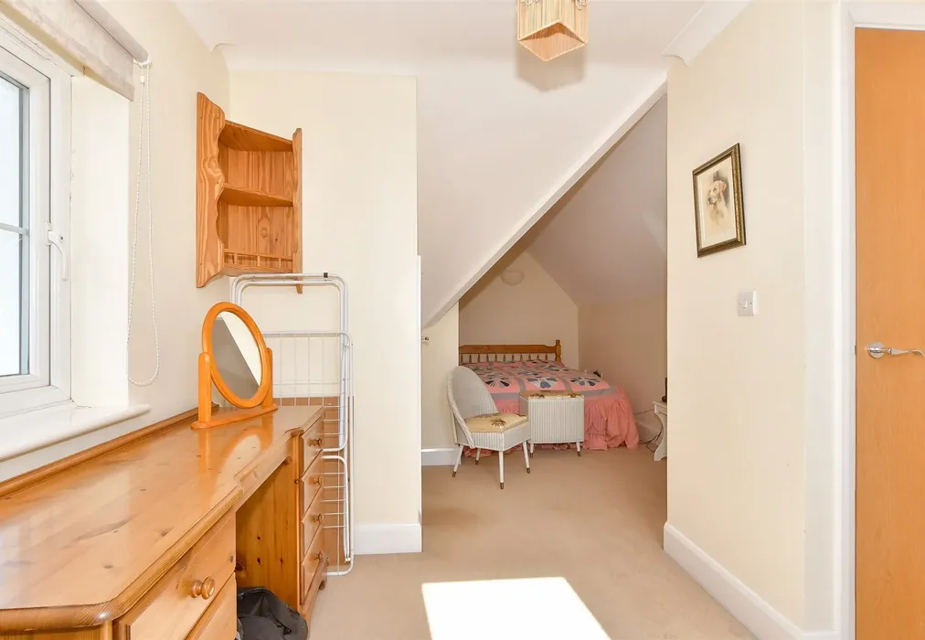 Bedroom 3 - Lower Road, Teynham, Sittingbourne, Kent - Wards of Kent