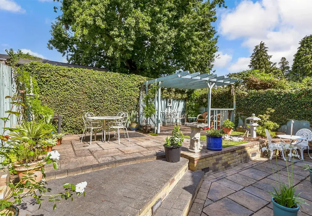 Rear Garden - Lower Road, Teynham, Sittingbourne, Kent - Wards of Kent