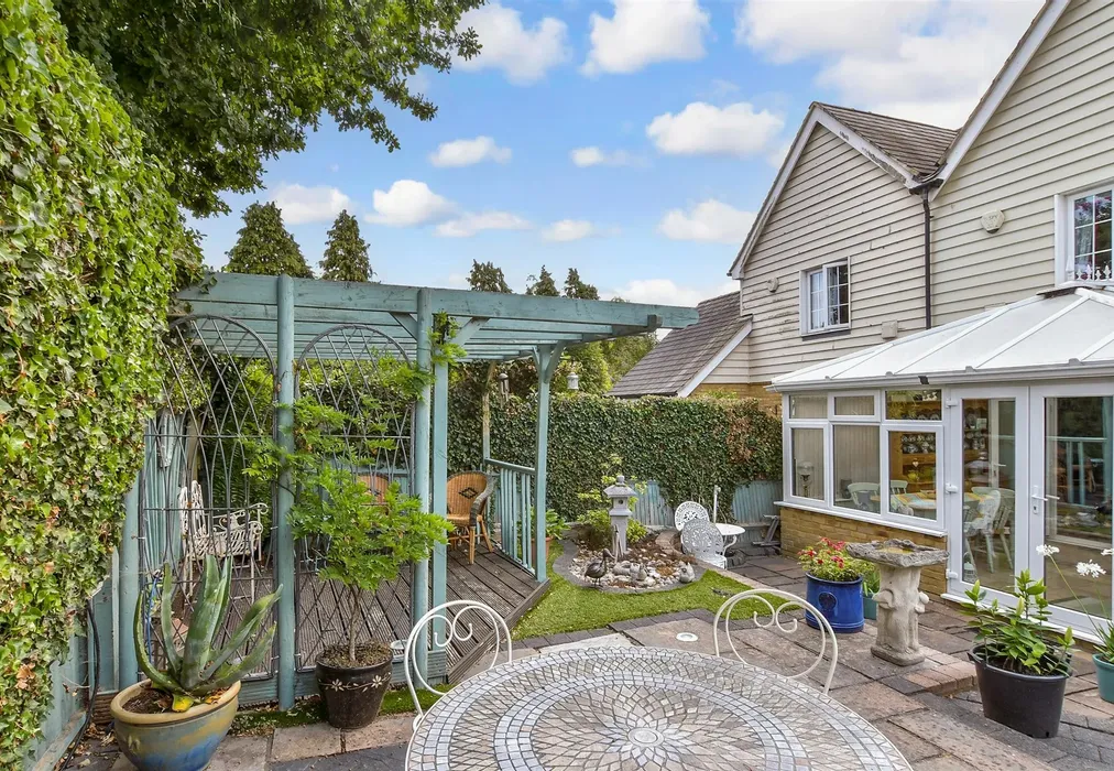 Rear Garden - Lower Road, Teynham, Sittingbourne, Kent - Wards of Kent