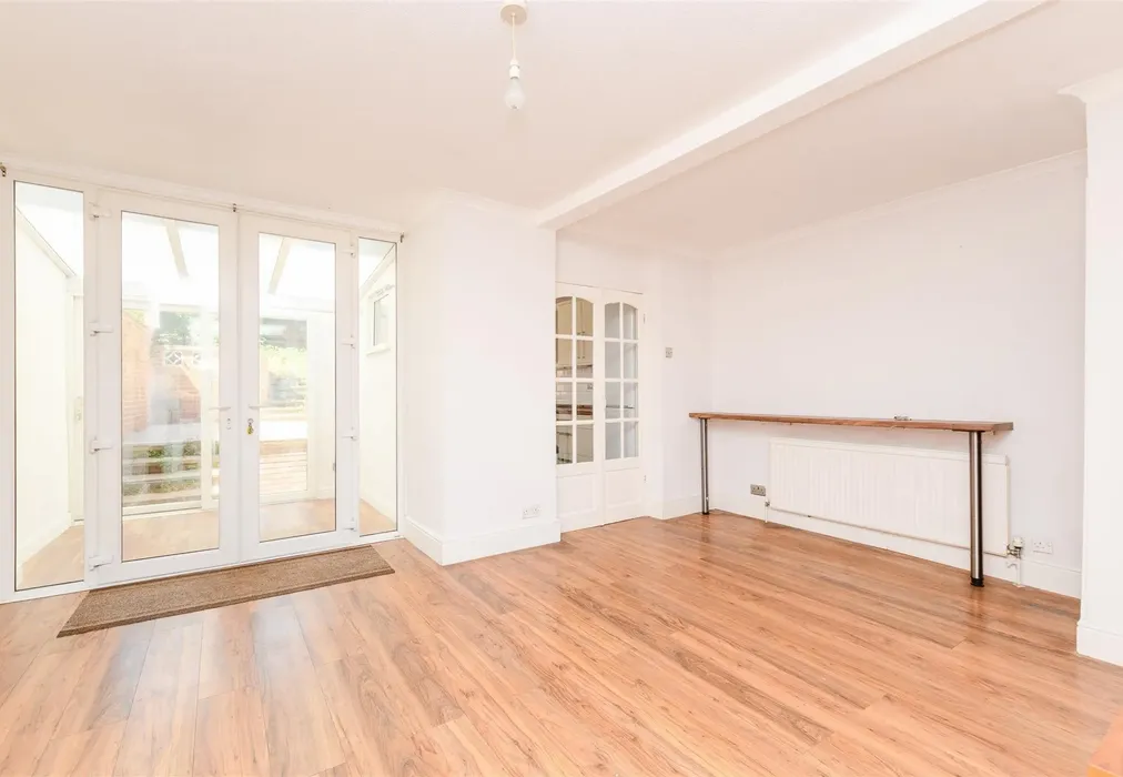 Lounge/Diner - Oakfield Park Road, Dartford, Kent - Wards of Kent