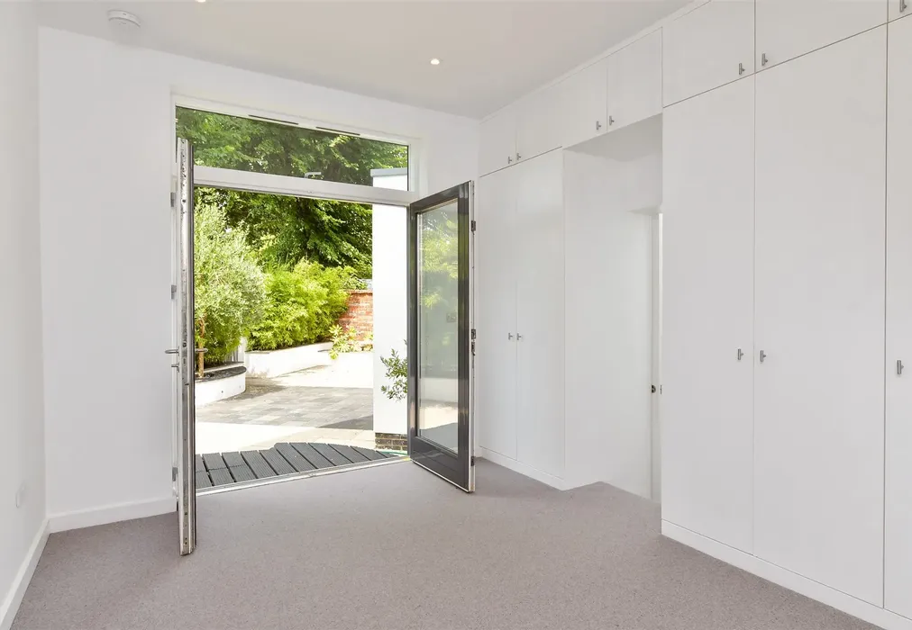 Bedroom 1 - Southdown Road, Brighton, East Sussex - Wards of Kent