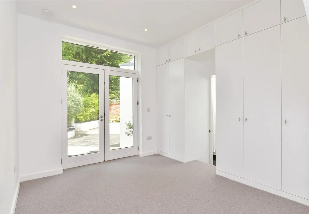 Bedroom 1 - Southdown Road, Brighton, East Sussex - Wards of Kent