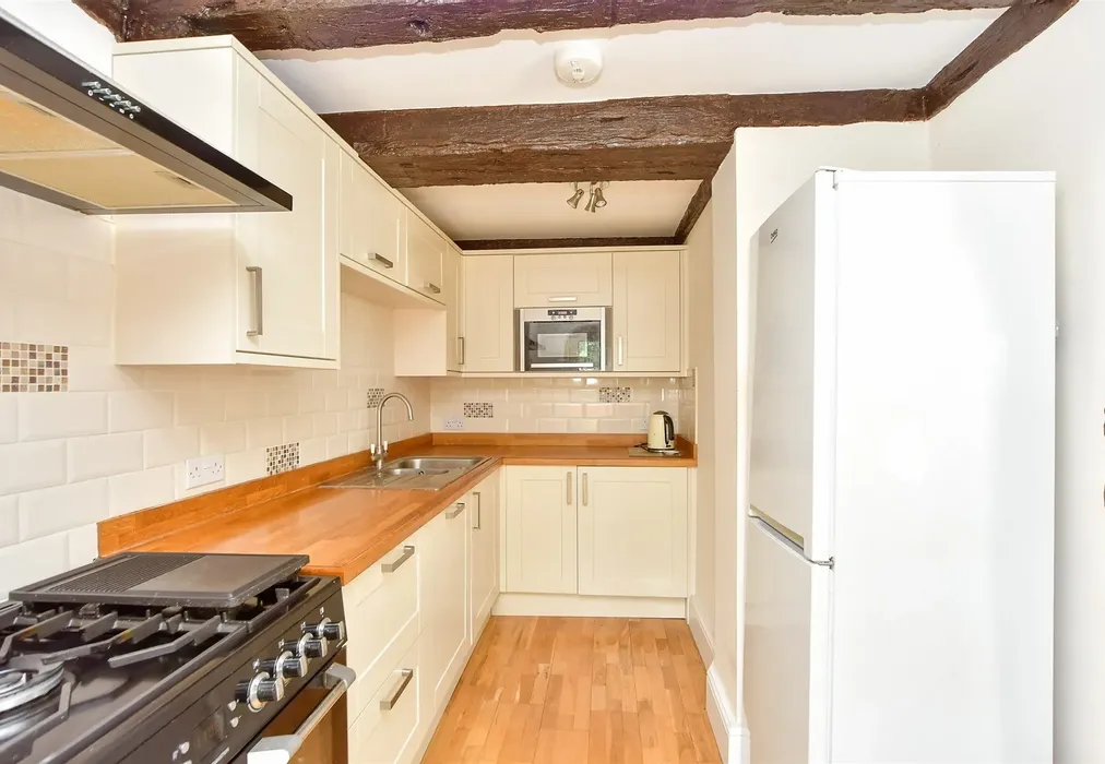 Kitchen - Beechings Way, Rainham, Gillingham, Kent - Wards of Kent