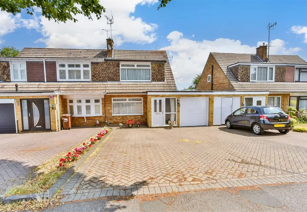 Driveway - Beechings Way, Rainham, Gillingham, Kent - Wards of Kent