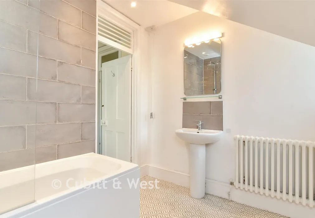 Bathroom - Springfield Road, Brighton, East Sussex - Wards of Kent