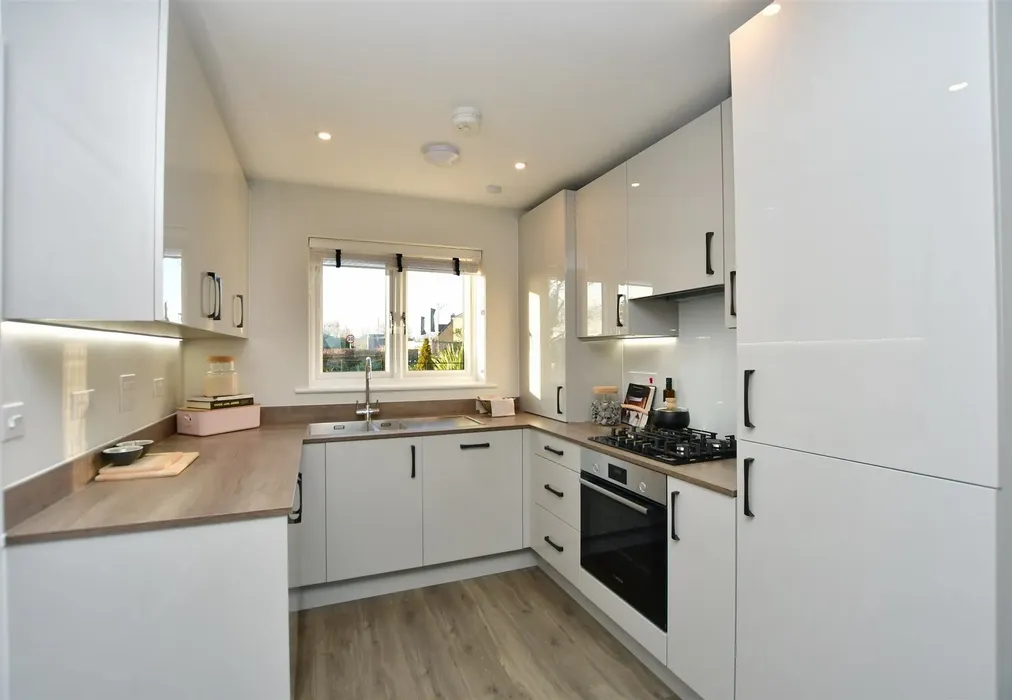 Kitchen - Ham Road, Faversham Lakes, Faversham, Kent - Wards of Kent
