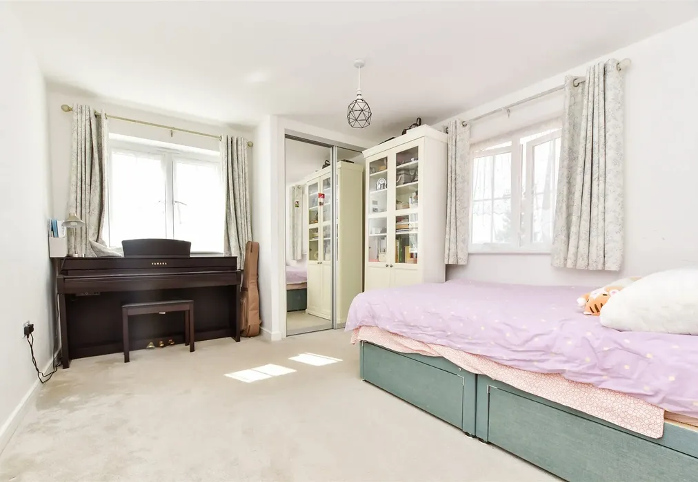 Bedroom 1 - Station Road North, Merstham, Redhill, Surrey - Wards of Kent