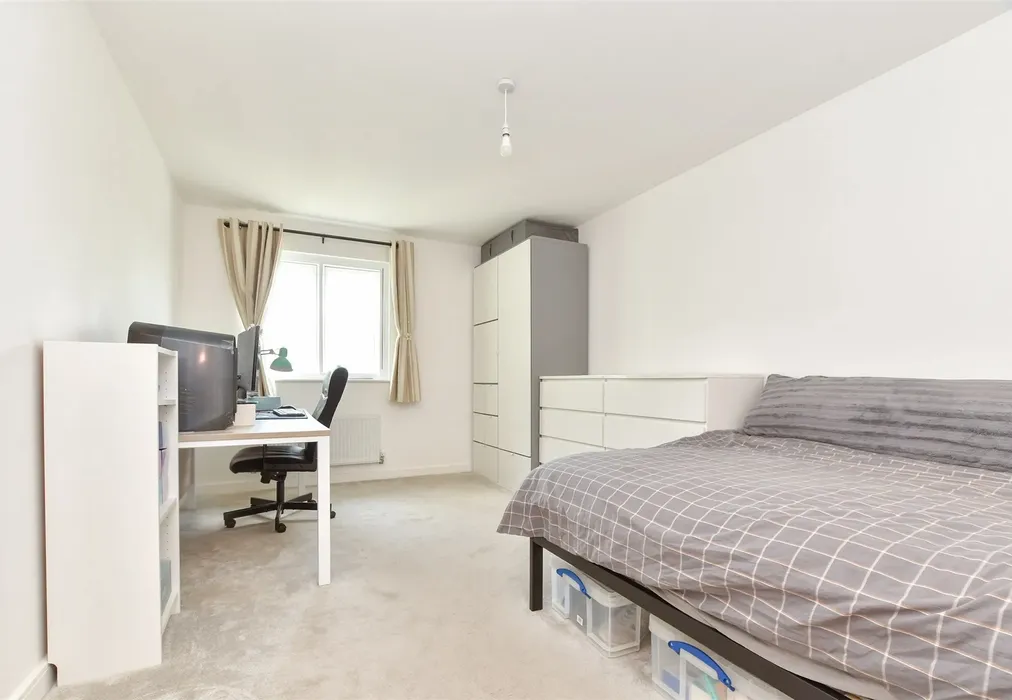 Bedroom 2 - Station Road North, Merstham, Redhill, Surrey - Wards of Kent