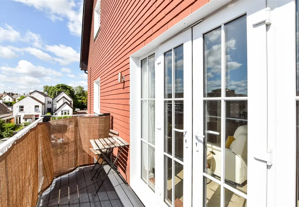 Balcony - Station Road North, Merstham, Redhill, Surrey - Wards of Kent