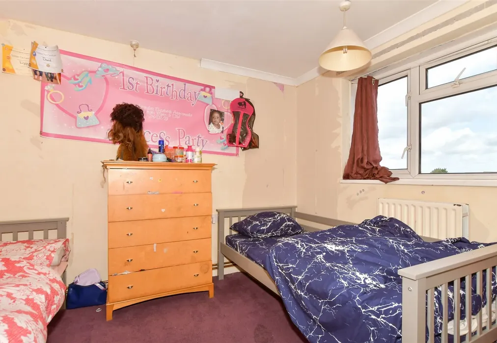 Bedroom 2 - Shipwrights Avenue, Chatham, Kent - Wards of Kent