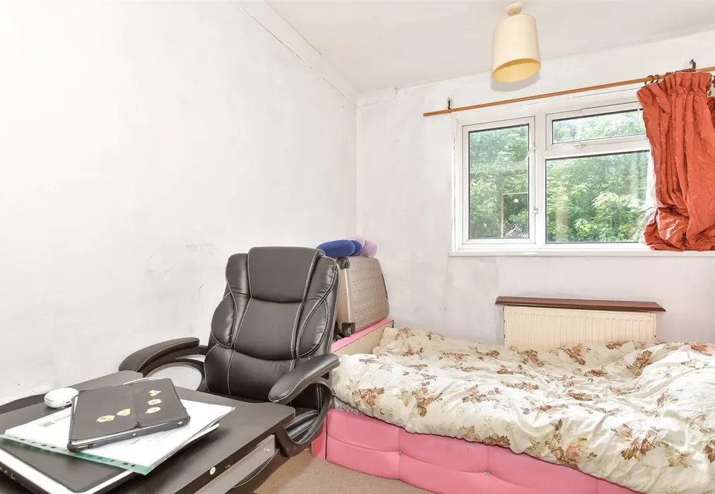 Bedroom 3 - Shipwrights Avenue, Chatham, Kent - Wards of Kent