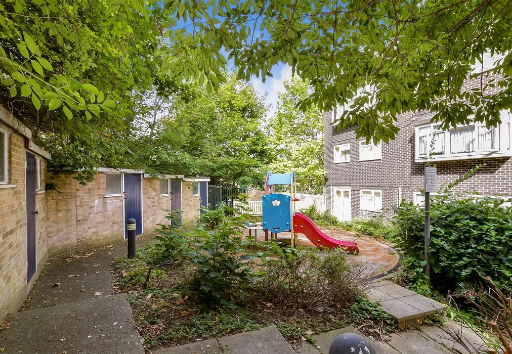 Communal Gardens - Shipwrights Avenue, Chatham, Kent - Wards of Kent